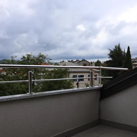 Cvjetna شقة *