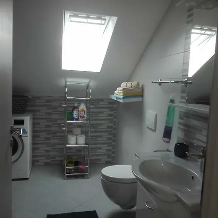 赛维杰纳公寓 *